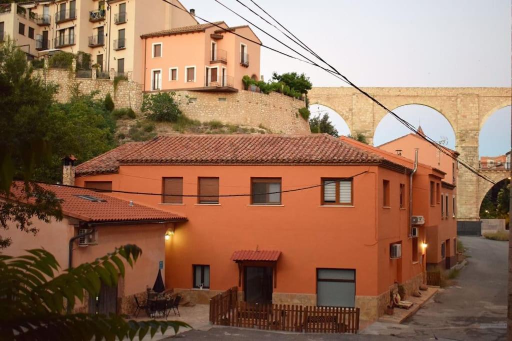 El Vinilo. Aparcamiento Exterior Gratuito Apartament Teruel