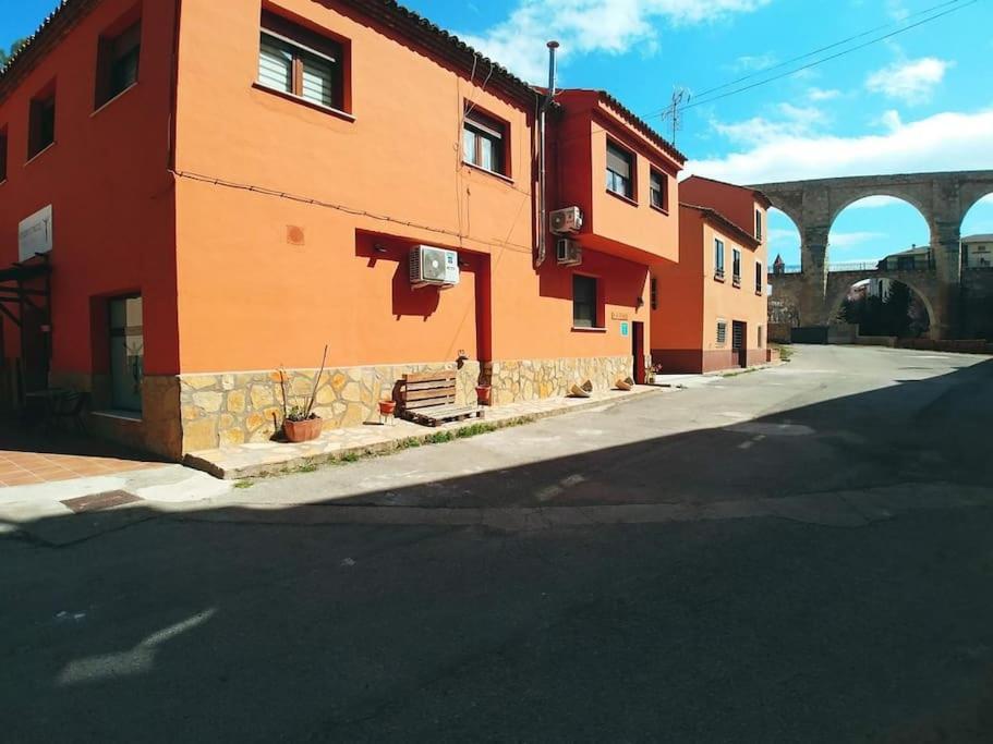 El Vinilo. Aparcamiento Exterior Gratuito